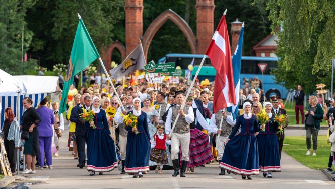Preiļu pilsētas svētku gājiens “Pievieno sev sauli!”