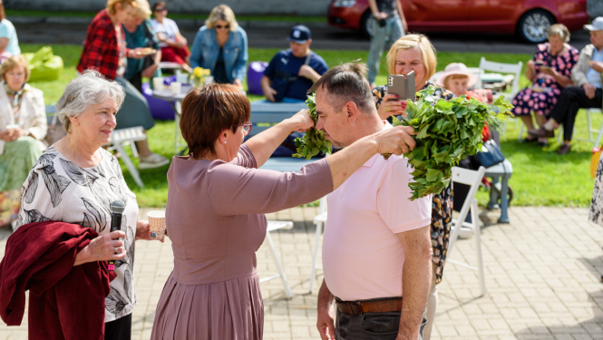 "Dabas pieskāriens" no latvju saimnieces Kristīnes Stašulānes (pilsētas svētku 1. diena)