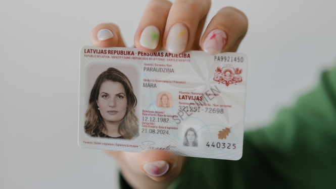 Pilsonības un migrācijas lietu pārvalde turpina modernizēt pakalpojumus; ieviesta iespēja izvēlēties nodaļu, kurā saņemt noformēto personas apliecību (eID karti) un pasi 