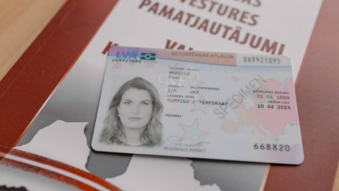 Imigrācijas likuma grozījumi paredz, ka Krievijas Federācijas pilsoņi, kuri nav nokārtojuši latviešu valodas pārbaudi attaisnojošu iemeslu dēļ, var pieteikties uzturēšanās atļaujai uz laiku līdz diviem gadiem