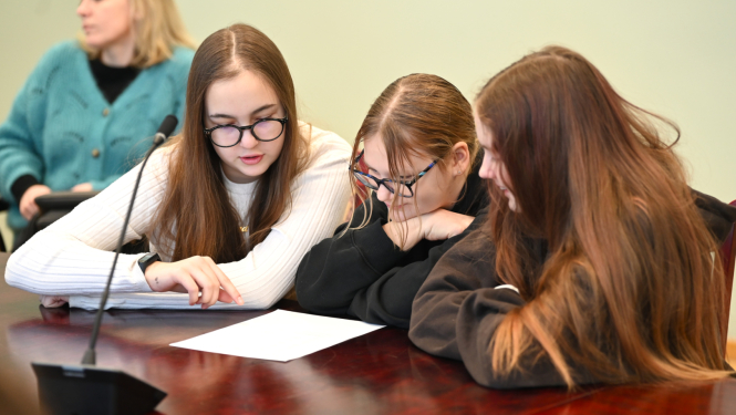 Preiļu 1. pamatskolas skolēni iepazīst pašvaldības budžeta veidošanas procesus