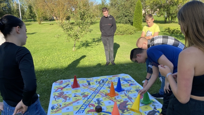  Preiļu novada jauniešu iniciatīvu projektu konkursa “Paplašini robežas!” ietvaros Riebiņu vidusskolā veiksmīgi realizēts projekts “Ielecam jaunajā mācību gadā”