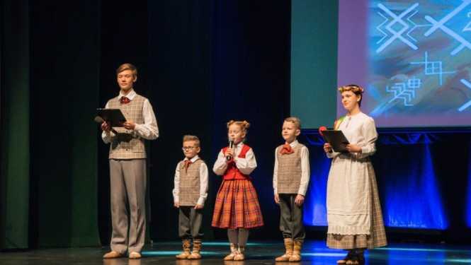 deju-kopas-gaida-ziemassvetku-koncerts-21-12-2019-preilo-001-1024x683.jpg