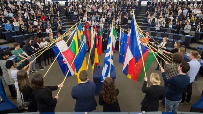 jepvg-skolenu-komanda-apmekle-eiropas-parlamentu-strasbura-005-1024x682.jpeg