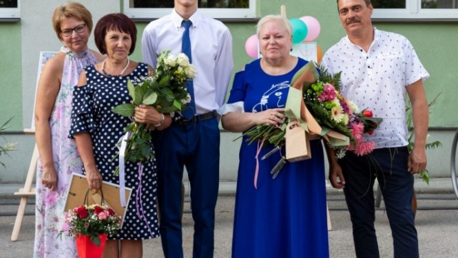 preilu-2-vidusskolas-12-klases-izlaidums-10-julija-foto-vjaceslavs-stepanovs-140-711x1024.jpg