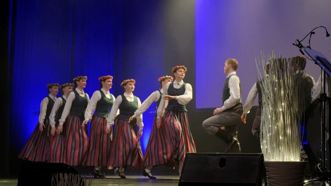 preilu-pilsetas-94-dzimsanas-dienai-veltits-sarikojums-preilu-vards-sasauc-mirklus-foto-g-vilcans-034.jpg