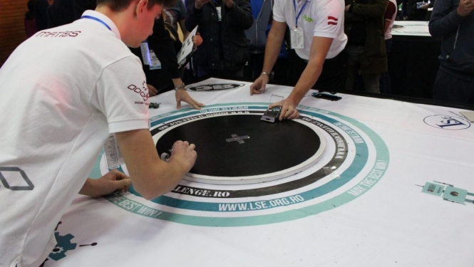 robotu-buvetaji-no-preiliem-piedalas-robochallenge-sacensibas-rumanija-001-1024x683.jpg