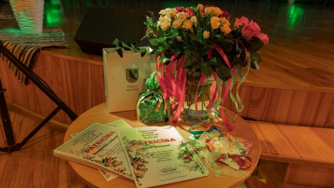 senioru-deju-kolektiva-bruklenajs-20-gadu-jubilejas-koncerts-foto-v-agurjanovs-001-1024x683.jpg