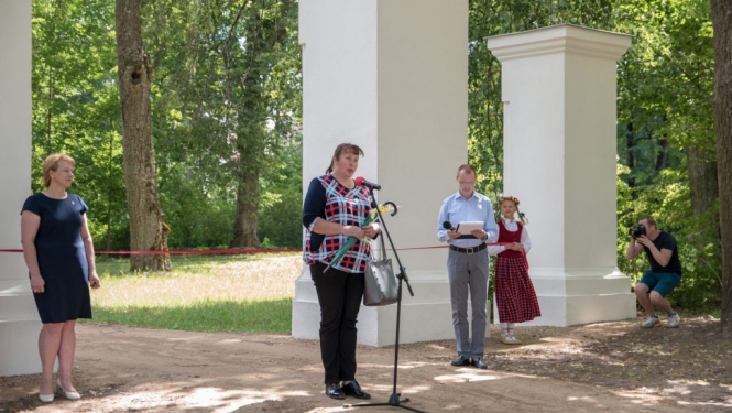 tenisa-kortu-un-vartu-stabu-atklasana-foto-ieva-babre-001-1024x683.jpg