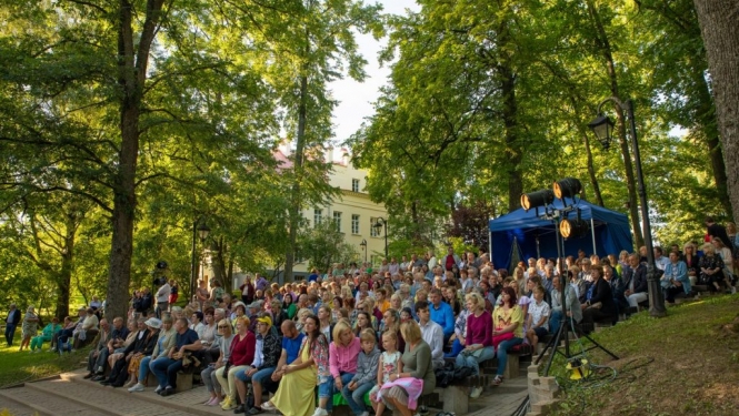 upmalas-pagasta-svetku-koncerts-ar-grupu-eolika-foto-v-agurjanovs-001-1024x683.jpg
