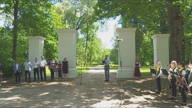 Preiļu parka vārtu stabu renovācija noslēgusies