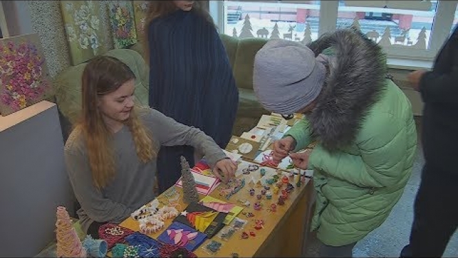 Preiļu Mūzikas un mākslas skolā audzēkņi rīko svētku tirdziņu