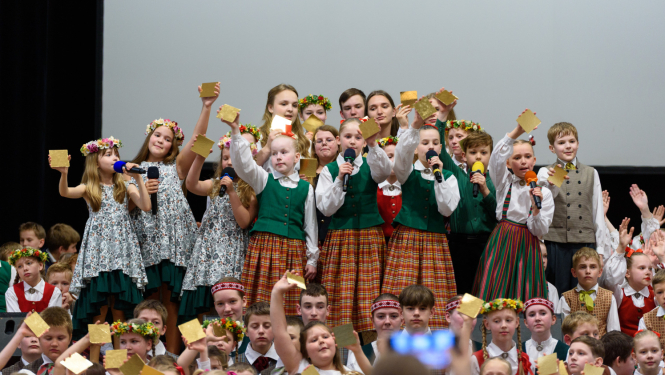 XIII Latvijas Skolu jaunatnes dziesmu un deju svētku ieskaņas koncerts “Dziesmā un dejā savīties”