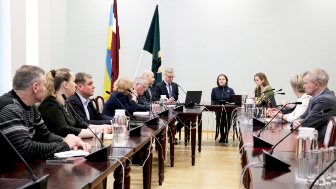 Preiļos viesojas Izglītības un zinātnes ministrijas pārstāvji, lai diskutētu par skolu tīkla sakārtošanu Latvijā