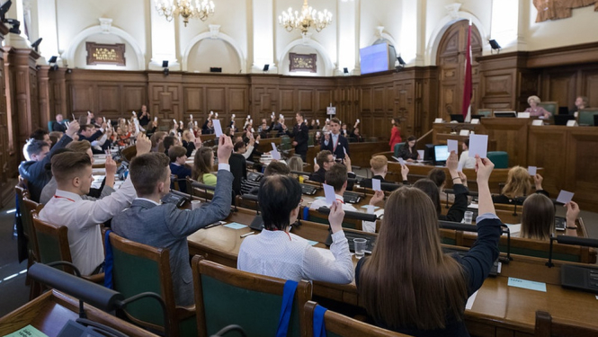 No Latgales vēlēšanu apgabala 10. Jauniešu Saeimā ievēlēta Aglonas vidusskola audzēkne Daniela Kornejeva