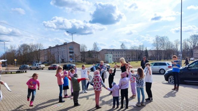 Jauniešu centrā “ČETRI” notika Lieldienu aktivitātes bērniem “Pakaļdzīšanās Lieldienu zaķim”
