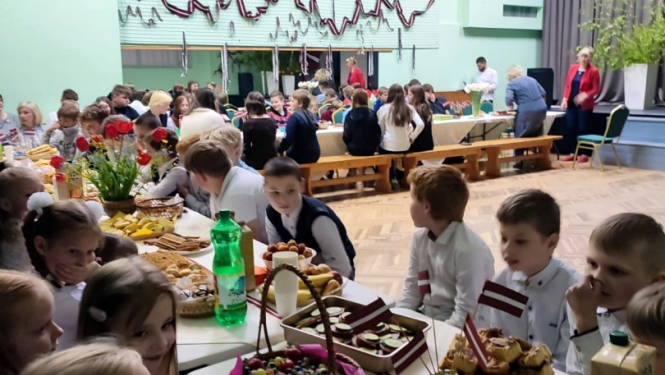 Baltā galdauta svētki Vārkavas pamatskolā