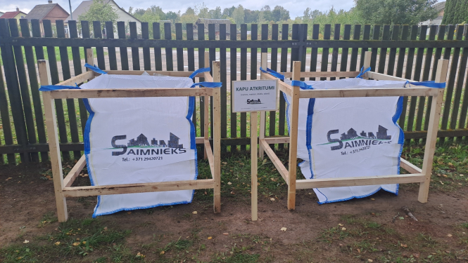 Vecajos kapos uzstādīti BIG BAG maisi priekš kapu atkritumiem