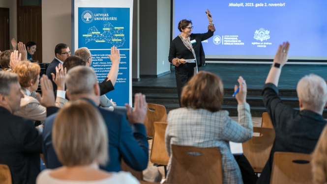 Skolotāja profesijā nereti grūtākais ir darbs ar pieaugušajiem