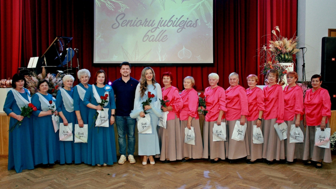Grandioza jubilejas balle Riebiņos pulcē draugus no visas Latvijas