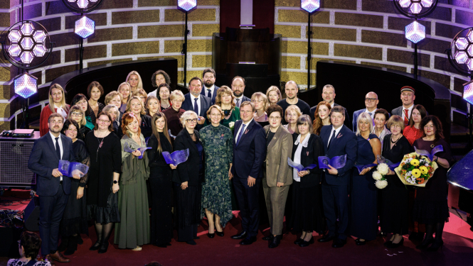 Godināti Latvijas izcilākie pedagogi – pasniegtas balvas “Latvijas Gada skolotājs 2025”