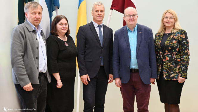 Preiļu novadu apmeklē Lielbritānijas vēstnieks Latvijā Pols Bramels