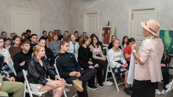 Preiļu pilī aizvadīta lēmumu pieņēmēju, pašvaldības speciālistu diskusija ar jauniešiem “Kafija ar Politiķiem”