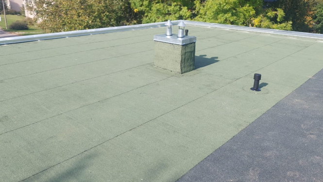 Veiksmīgi realizēti apjomīgi jumta remontdarbi Daugavpils ielā 71