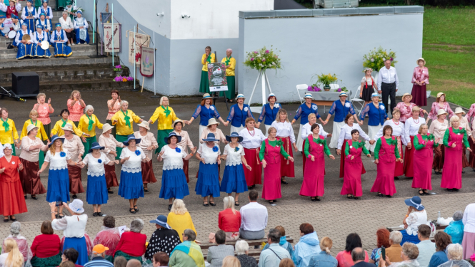 XIX Latgales novada senioru dziesmu un deju svētku festivāls “Ūgu maize” izskanējis godam