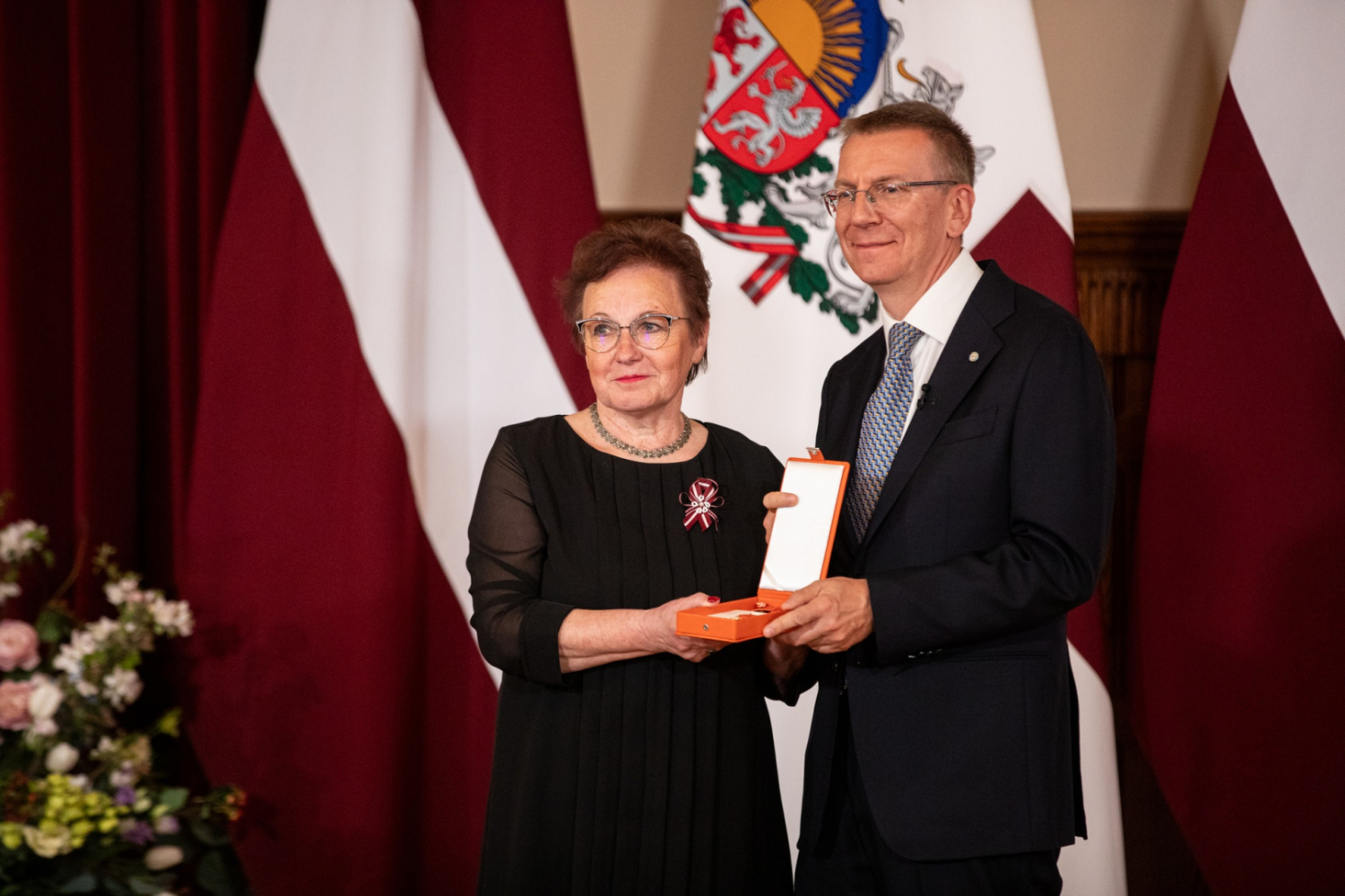 Preiļu Vēstures un lietišķās mākslas muzeja vadītāja Tekla Bekeša iecelta par Atzinības krusta kavalieri