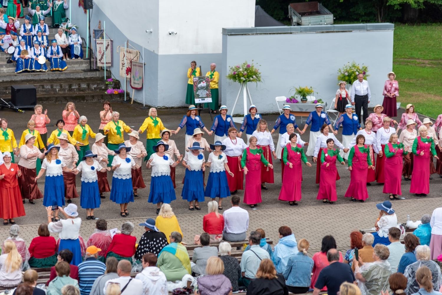 XIX Latgales novada senioru dziesmu un deju svētku festivāls “Ūgu maize” izskanējis godam