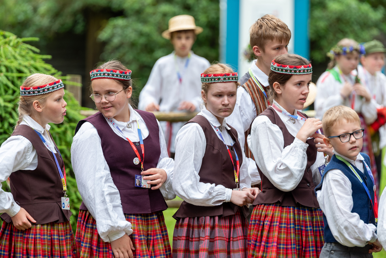 XIII Latvijas Skolu jaunatnes dziesmu un deju svētki: folkloras kopu programma "Dindaru, dandaru, radu novadu rakstus"