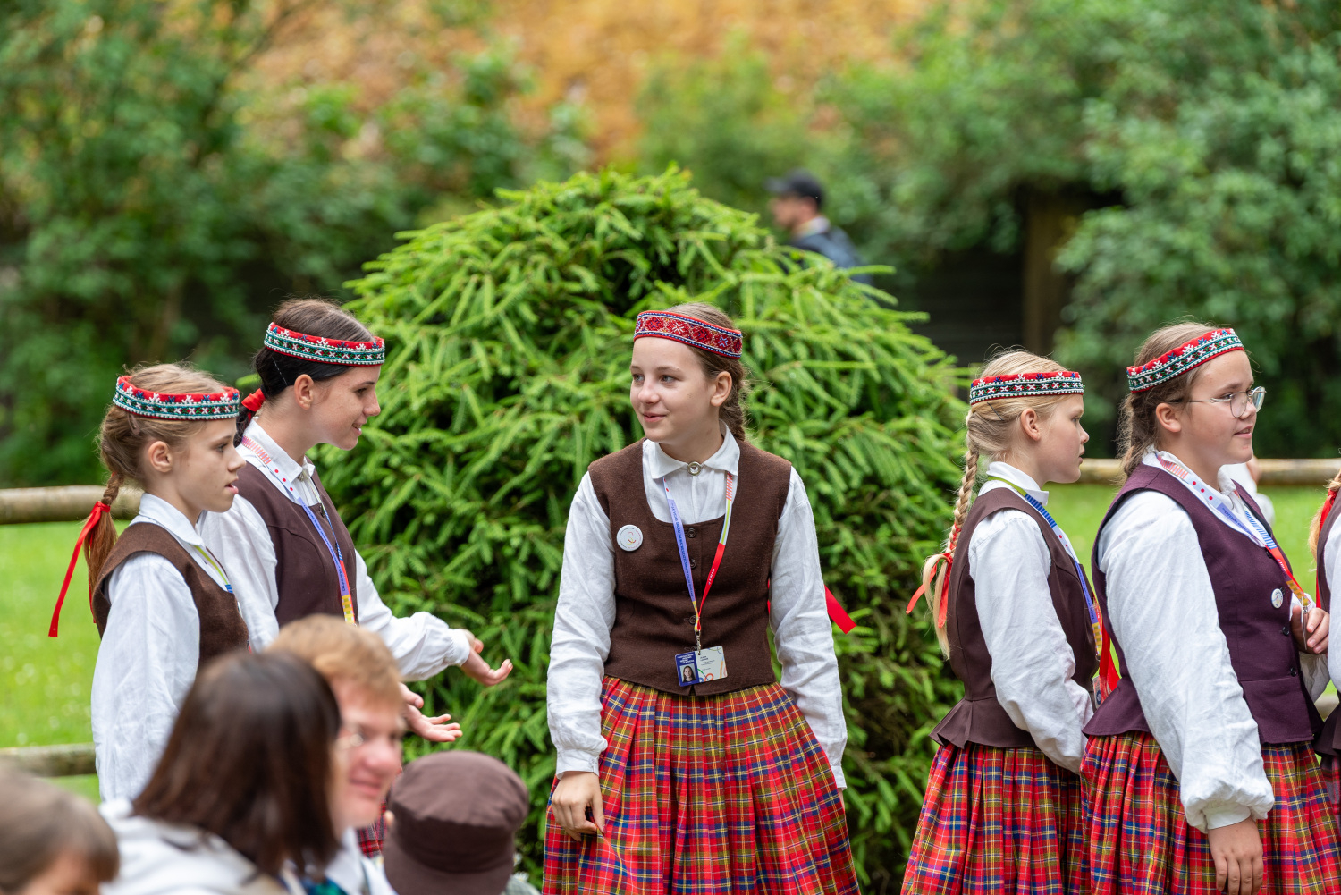 XIII Latvijas Skolu jaunatnes dziesmu un deju svētki: folkloras kopu programma "Dindaru, dandaru, radu novadu rakstus"