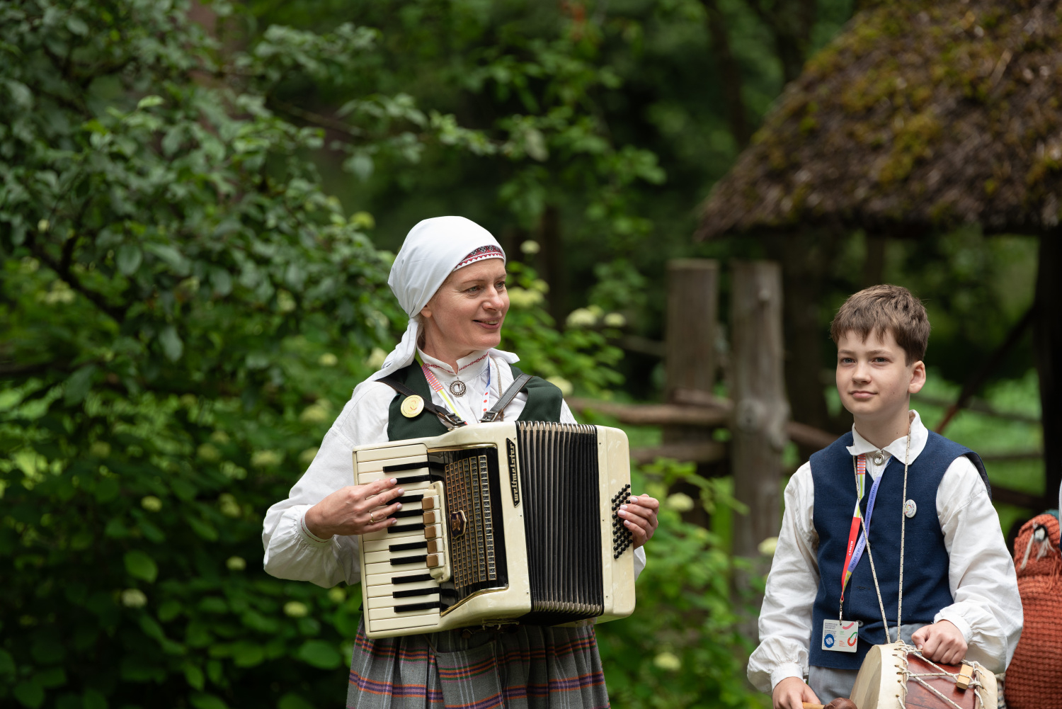 XIII Latvijas Skolu jaunatnes dziesmu un deju svētki: folkloras kopu programma "Dindaru, dandaru, radu novadu rakstus"