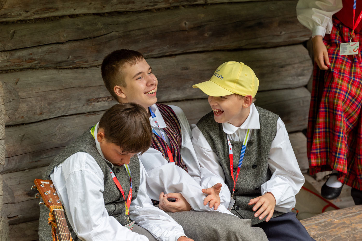 XIII Latvijas Skolu jaunatnes dziesmu un deju svētki: folkloras kopu programma "Dindaru, dandaru, radu novadu rakstus"