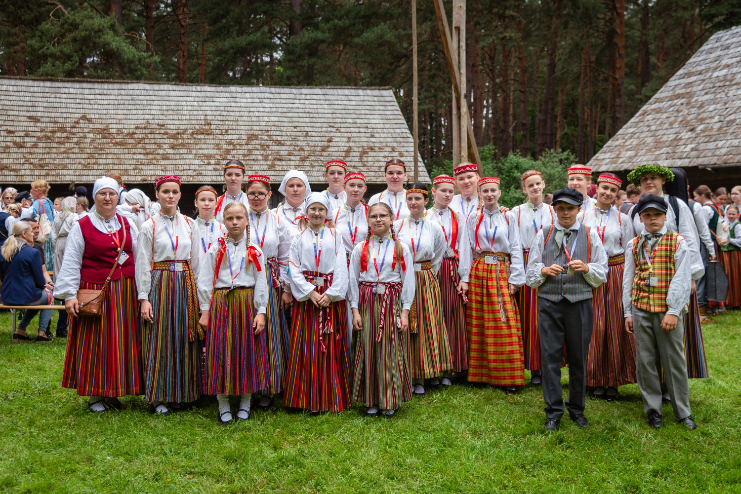 XIII Latvijas Skolu jaunatnes dziesmu un deju svētki: folkloras kopu programma "Dindaru, dandaru, radu novadu rakstus"