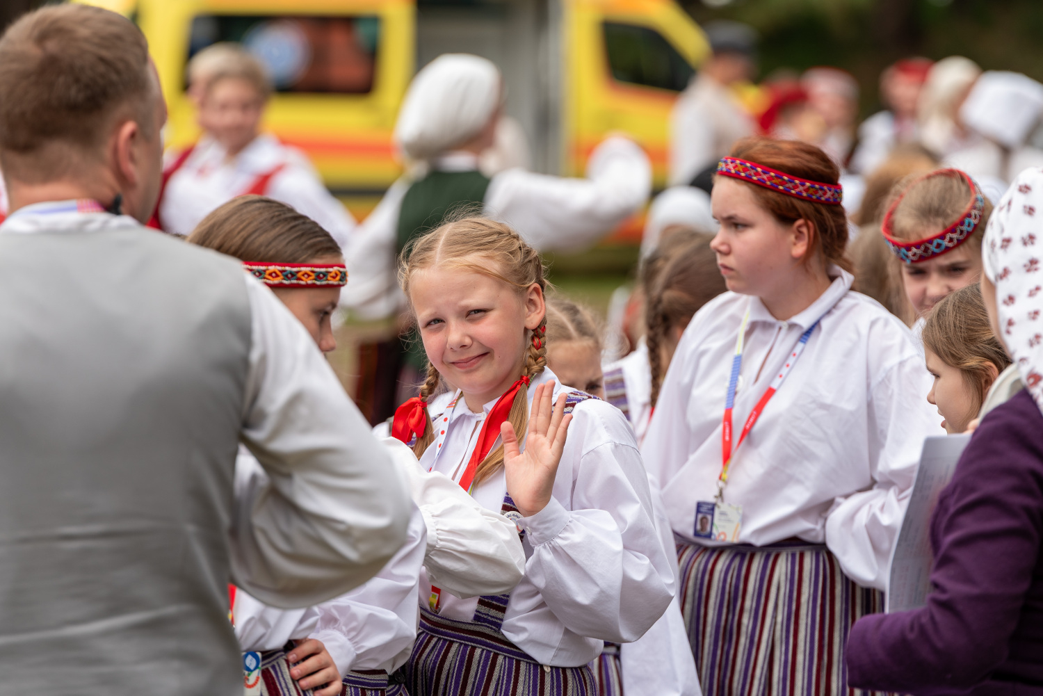 XIII Latvijas Skolu jaunatnes dziesmu un deju svētki: folkloras kopu programma "Dindaru, dandaru, radu novadu rakstus"