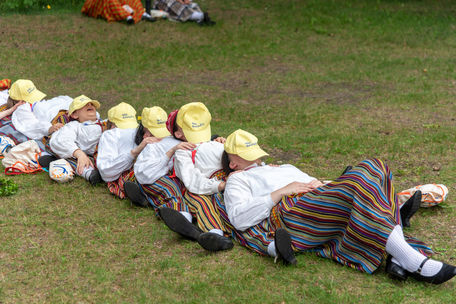 XIII Latvijas Skolu jaunatnes dziesmu un deju svētki: folkloras kopu programma "Dindaru, dandaru, radu novadu rakstus"