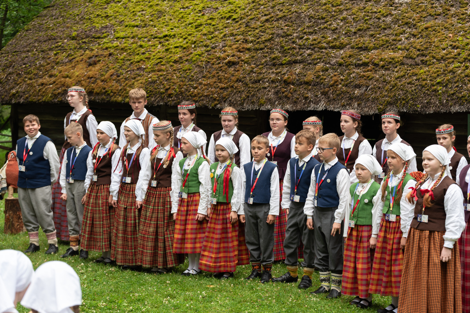 XIII Latvijas Skolu jaunatnes dziesmu un deju svētki: folkloras kopu programma "Dindaru, dandaru, radu novadu rakstus"