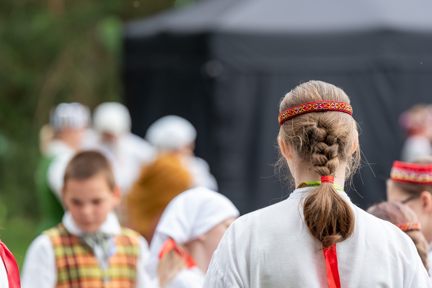 XIII Latvijas Skolu jaunatnes dziesmu un deju svētki: folkloras kopu programma "Dindaru, dandaru, radu novadu rakstus"