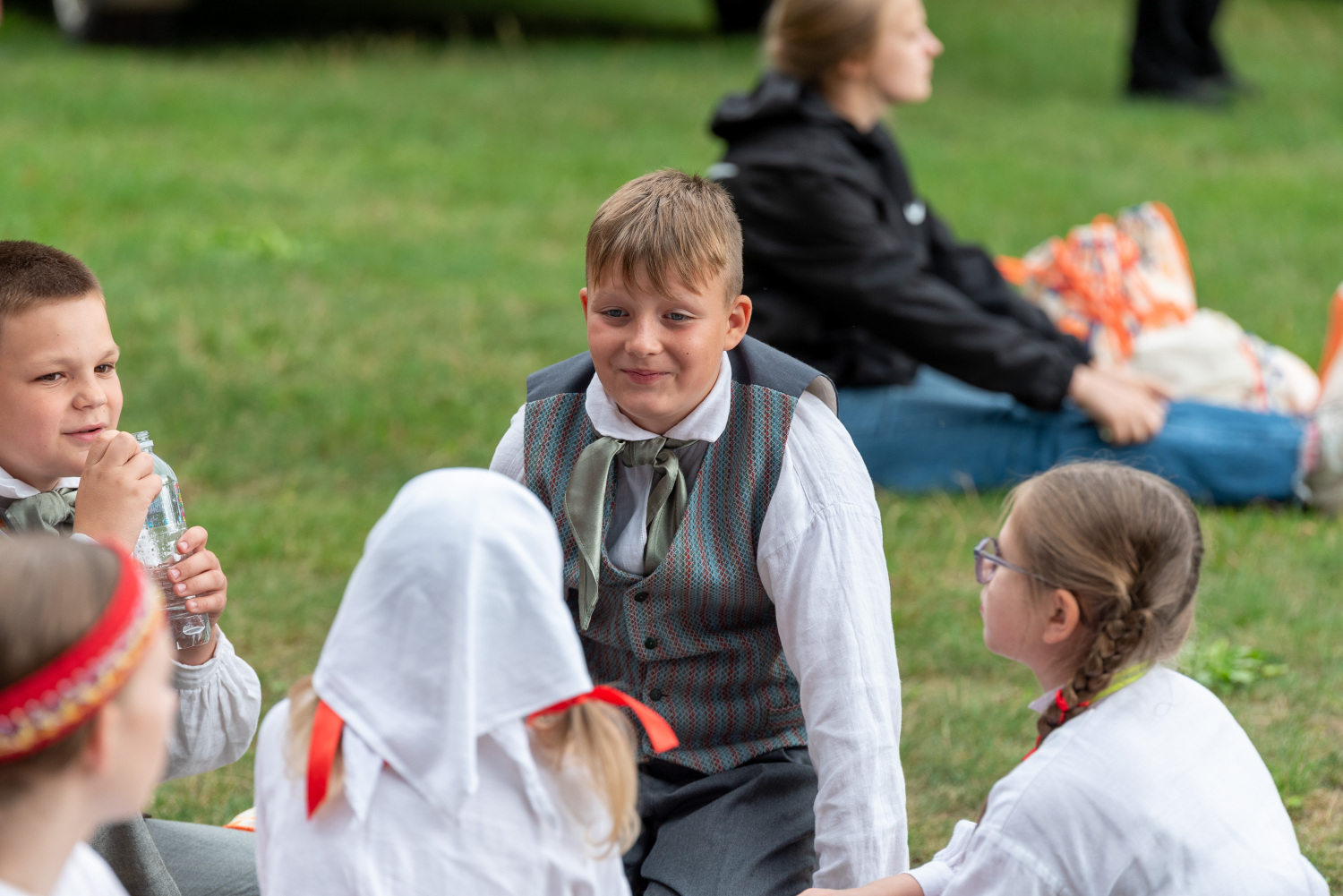 XIII Latvijas Skolu jaunatnes dziesmu un deju svētki: folkloras kopu programma "Dindaru, dandaru, radu novadu rakstus"