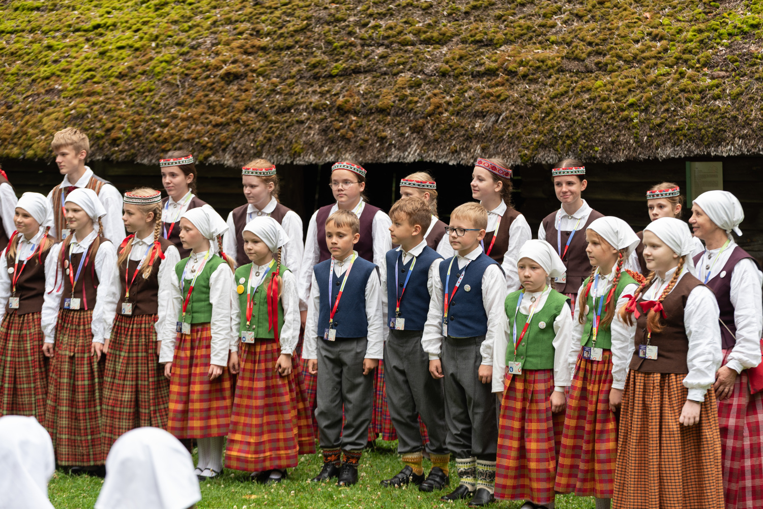 XIII Latvijas Skolu jaunatnes dziesmu un deju svētki: folkloras kopu programma "Dindaru, dandaru, radu novadu rakstus"
