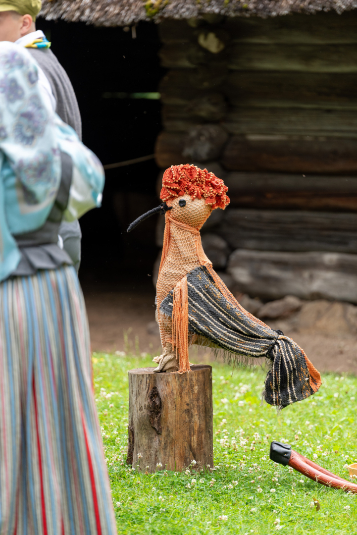 XIII Latvijas Skolu jaunatnes dziesmu un deju svētki: folkloras kopu programma "Dindaru, dandaru, radu novadu rakstus"