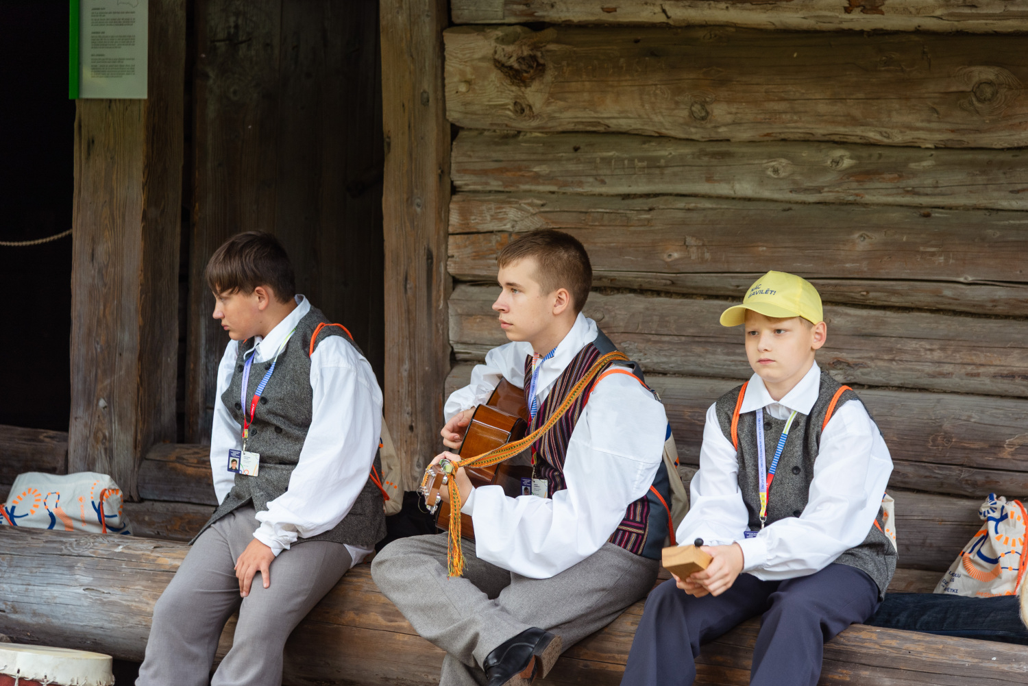 XIII Latvijas Skolu jaunatnes dziesmu un deju svētki: folkloras kopu programma "Dindaru, dandaru, radu novadu rakstus"