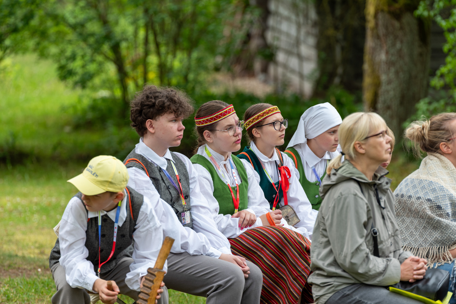 XIII Latvijas Skolu jaunatnes dziesmu un deju svētki: folkloras kopu programma "Dindaru, dandaru, radu novadu rakstus"
