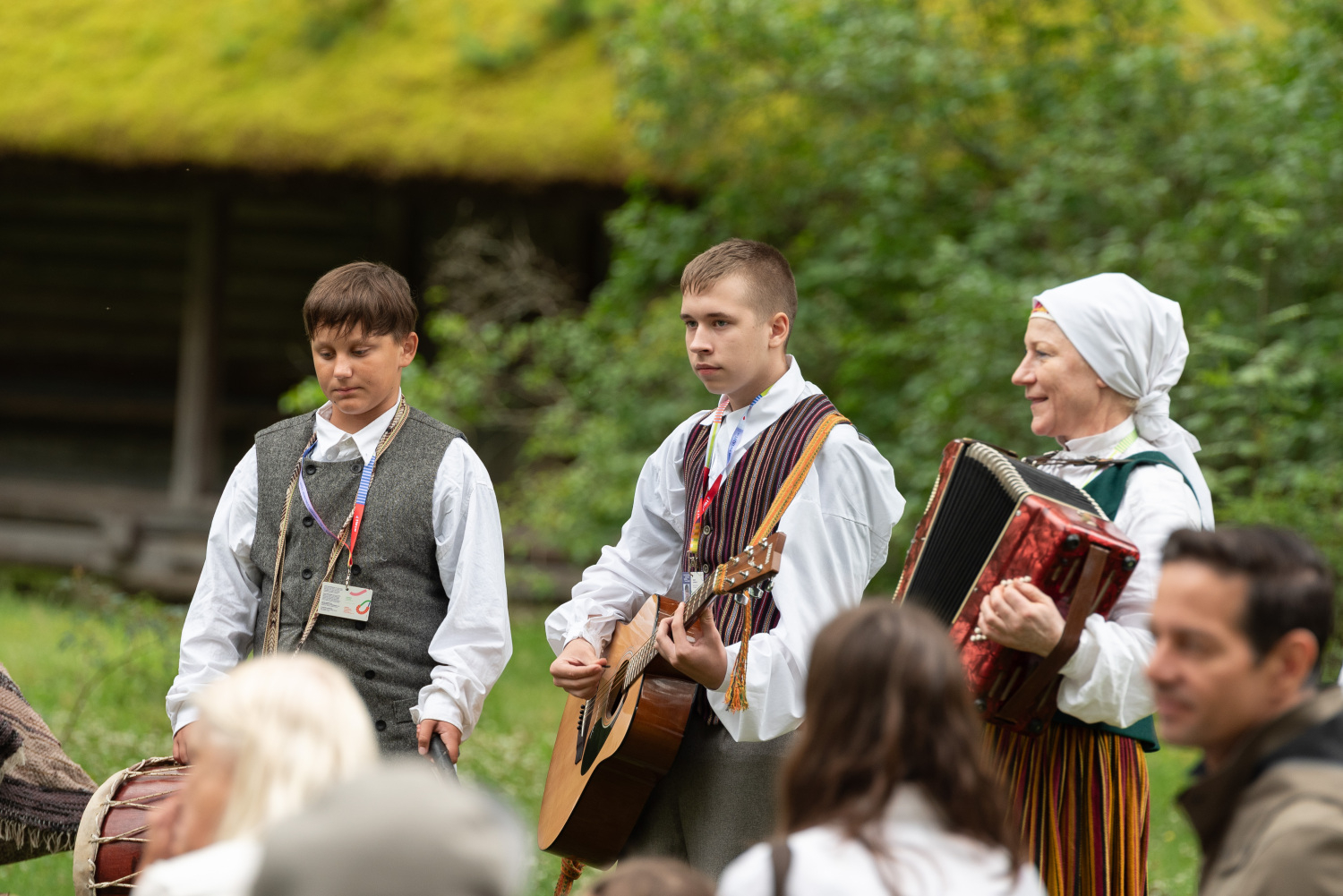 XIII Latvijas Skolu jaunatnes dziesmu un deju svētki: folkloras kopu programma "Dindaru, dandaru, radu novadu rakstus"
