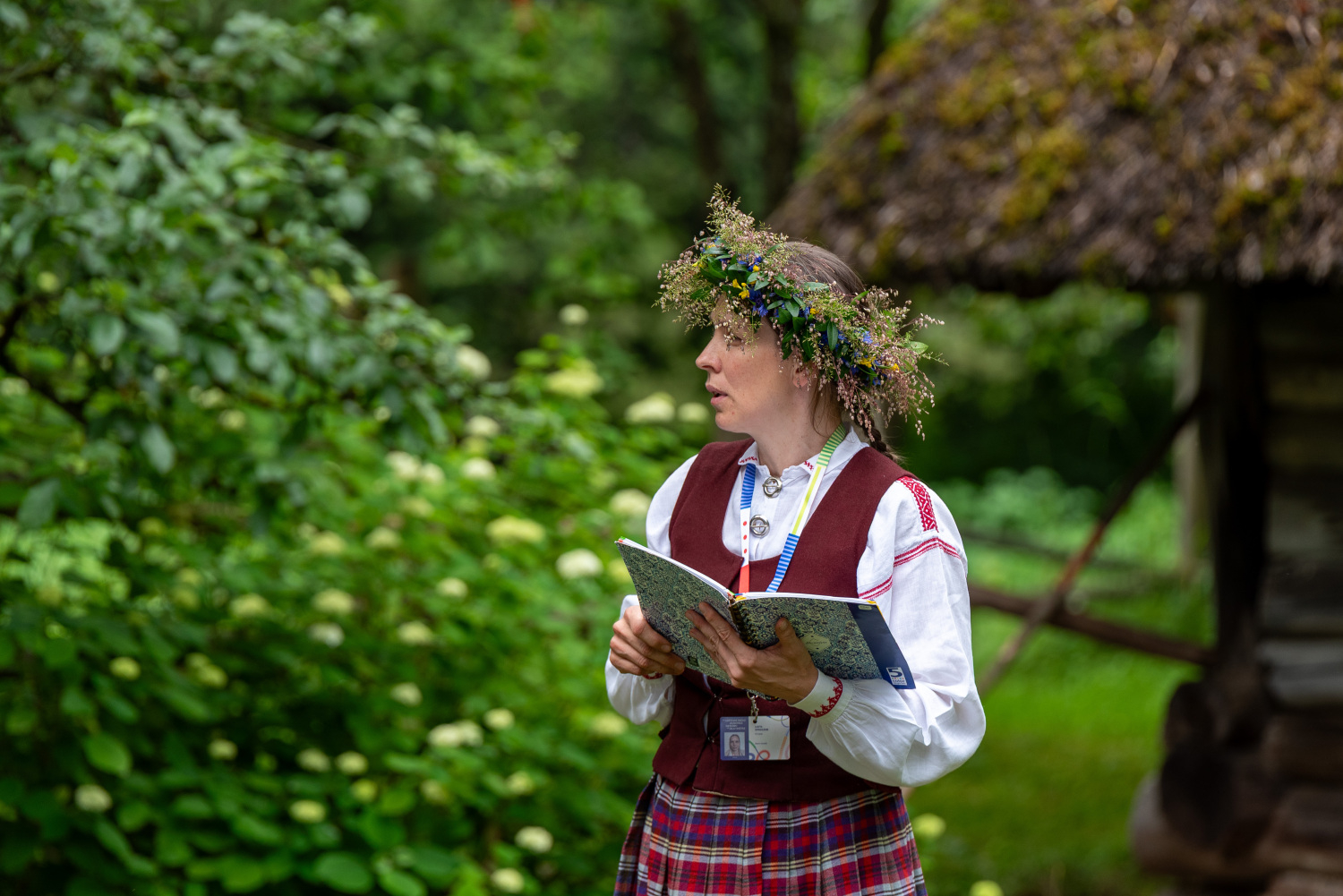 XIII Latvijas Skolu jaunatnes dziesmu un deju svētki: folkloras kopu programma "Dindaru, dandaru, radu novadu rakstus"
