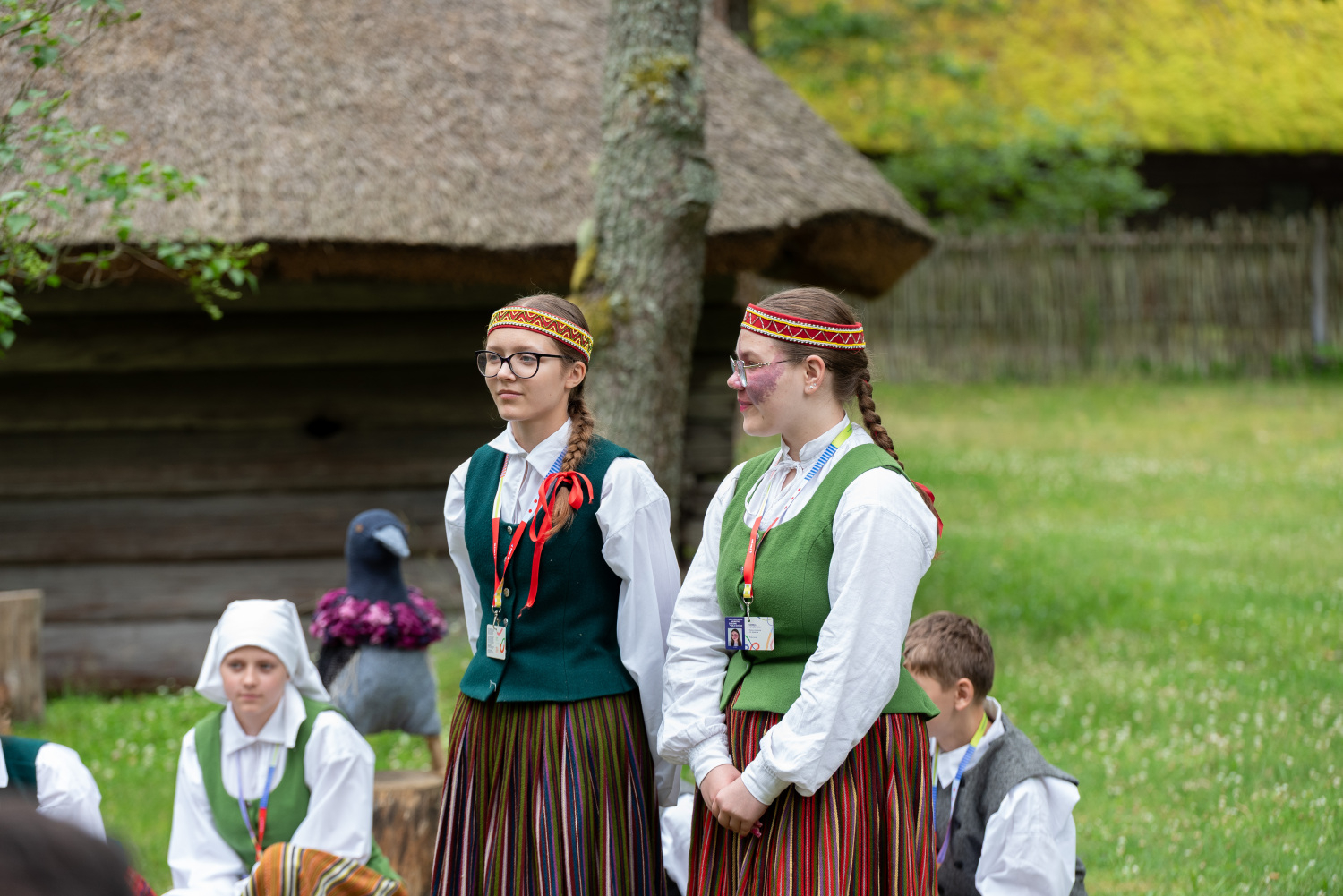 XIII Latvijas Skolu jaunatnes dziesmu un deju svētki: folkloras kopu programma "Dindaru, dandaru, radu novadu rakstus"