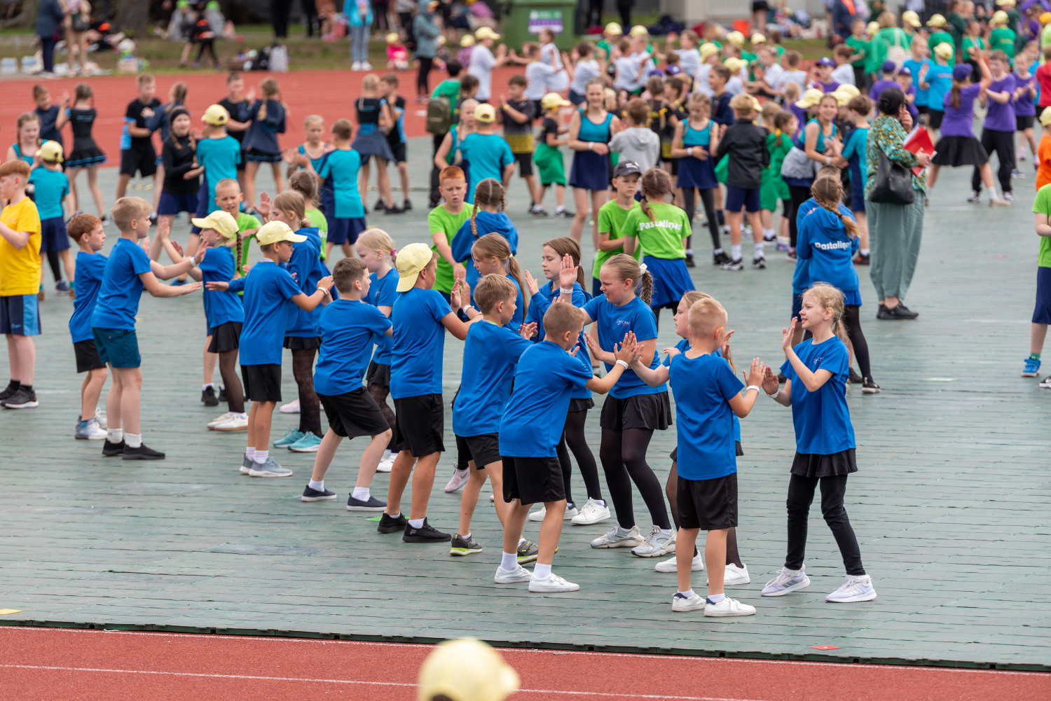 XIII Latvijas Skolu jaunatnes dziesmu un deju svētki: Folkloras kopu programma „Dindaru, dandaru – re, kā varu” un Deju lielkoncerta "Es atvēru Laimas dārzu" mēģinājums