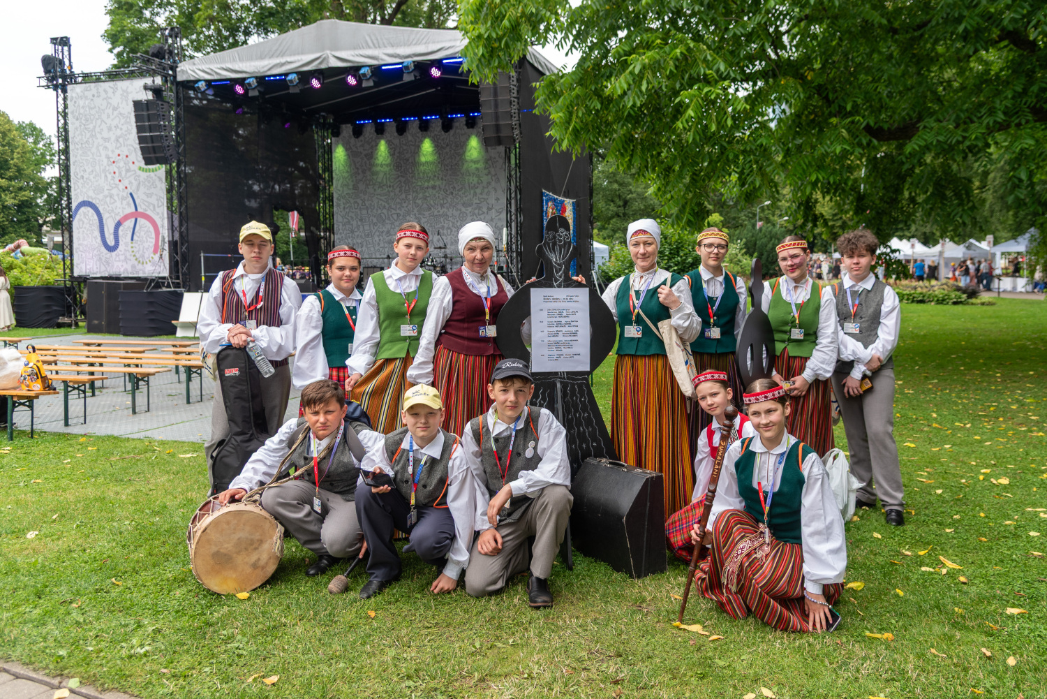XIII Latvijas Skolu jaunatnes dziesmu un deju svētki: Folkloras kopu programma „Dindaru, dandaru – re, kā varu” un Deju lielkoncerta "Es atvēru Laimas dārzu" mēģinājums